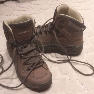 Lowa Hiking boots like new 6